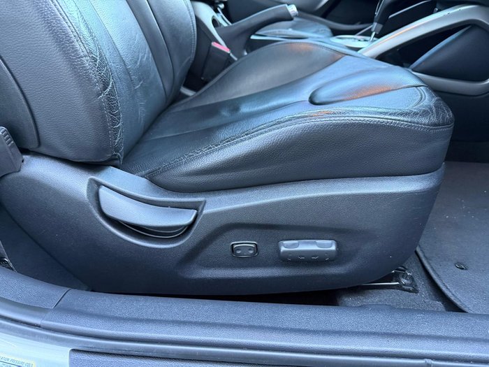 2012 Hyundai Veloster +