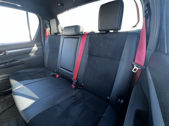 2024 Toyota Hilux GR-Sport TWO-Tone (4x4)