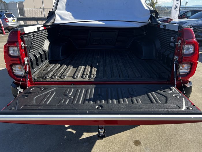 2024 Toyota Hilux GR-Sport TWO-Tone (4x4)