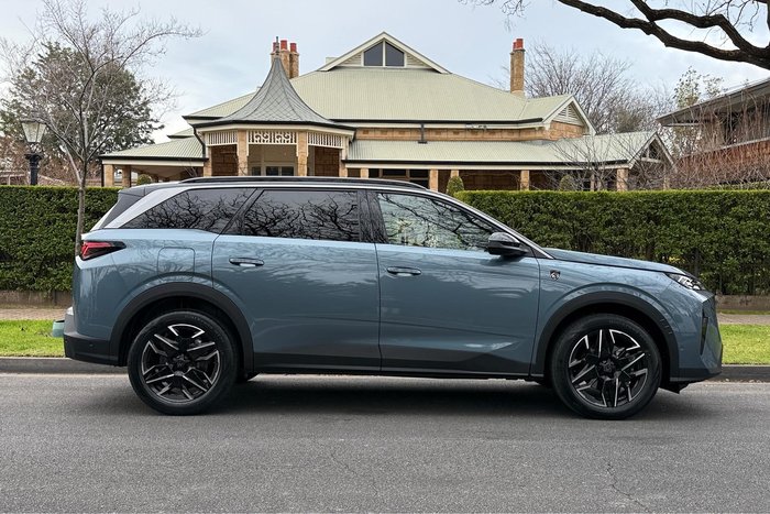 2025 Peugeot 5008 GT Premium Hybrid