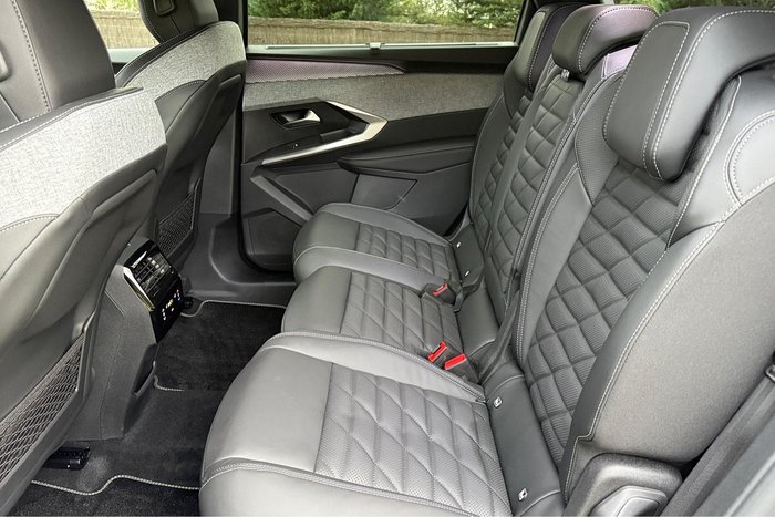 2025 Peugeot 5008 GT Premium Hybrid