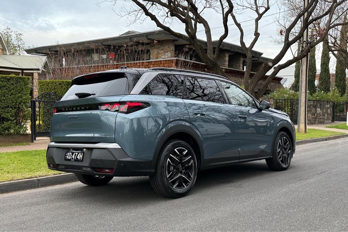 2025 Peugeot 5008 GT Premium Hybrid