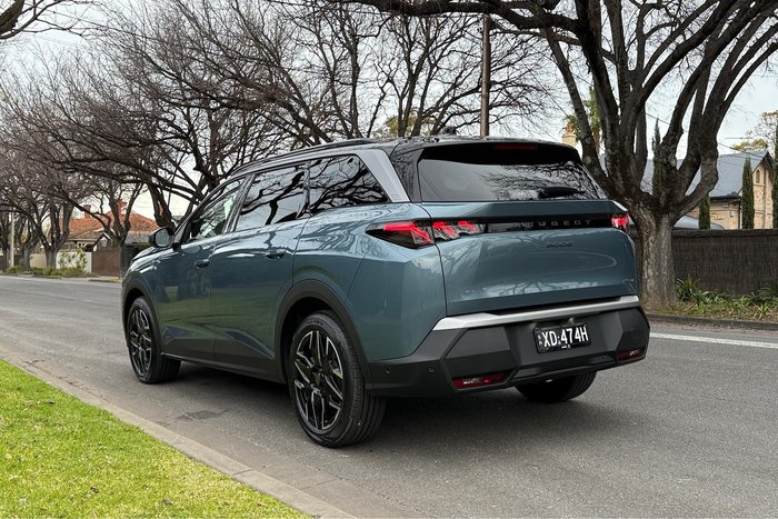 2025 Peugeot 5008 GT Premium Hybrid