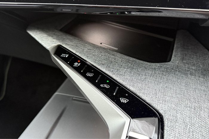 2025 Peugeot 5008 GT Premium Hybrid