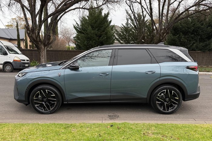 2025 Peugeot 5008 GT Premium Hybrid