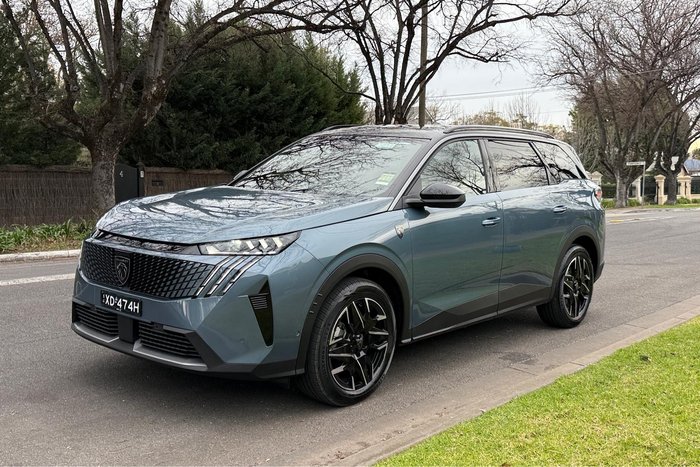 2025 Peugeot 5008 GT Premium Hybrid