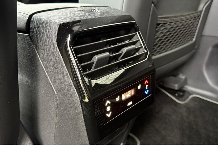 2025 Peugeot 5008 GT Premium Hybrid