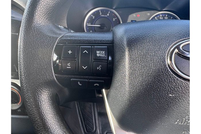 2019 Toyota Hilux SR