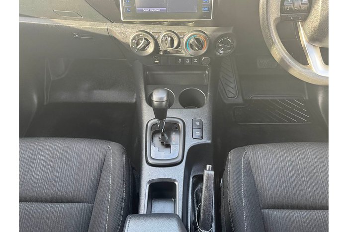 2019 Toyota Hilux SR