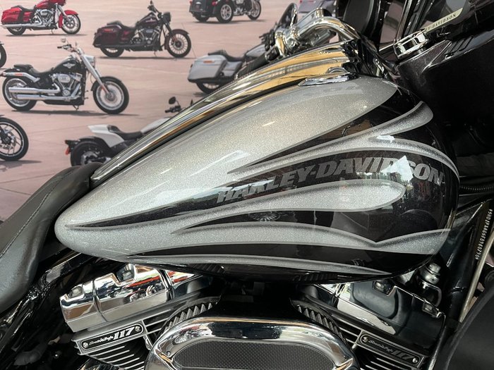 2015 Harley-davidson 2015 HARLEY DAVIDSON 1700CC FLHXSE CVO STREET GLIDE MERCURY / SMOKY QUARTZ