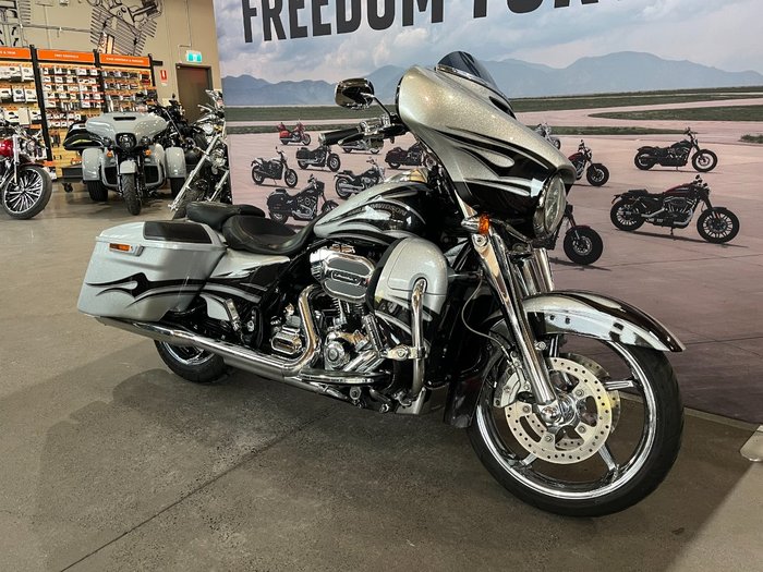 2015 Harley-davidson 2015 HARLEY DAVIDSON 1700CC FLHXSE CVO STREET GLIDE MERCURY / SMOKY QUARTZ