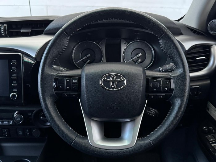 2020 Toyota Hilux SR5