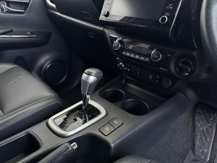2020 Toyota Hilux SR5