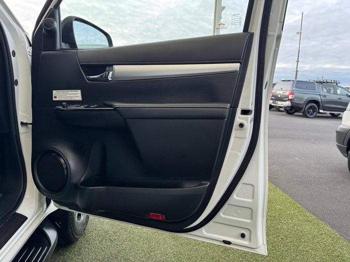 2020 Toyota Hilux SR5