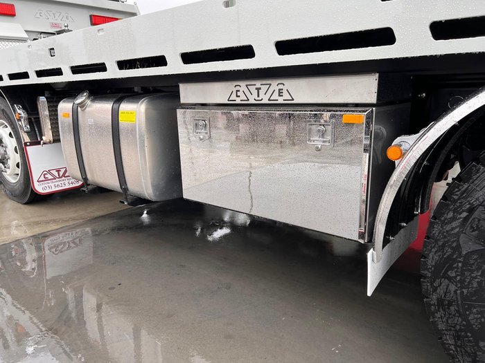 2025 Isuzu F Series FYJ300-350