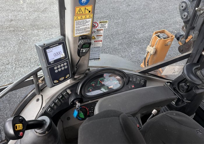 2019 CASE 580St Yellow