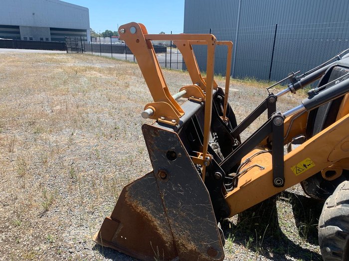 2019 CASE 580St Yellow