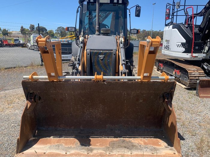 2019 CASE 580St Yellow