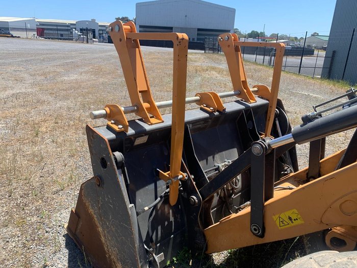 2019 CASE 580St Yellow