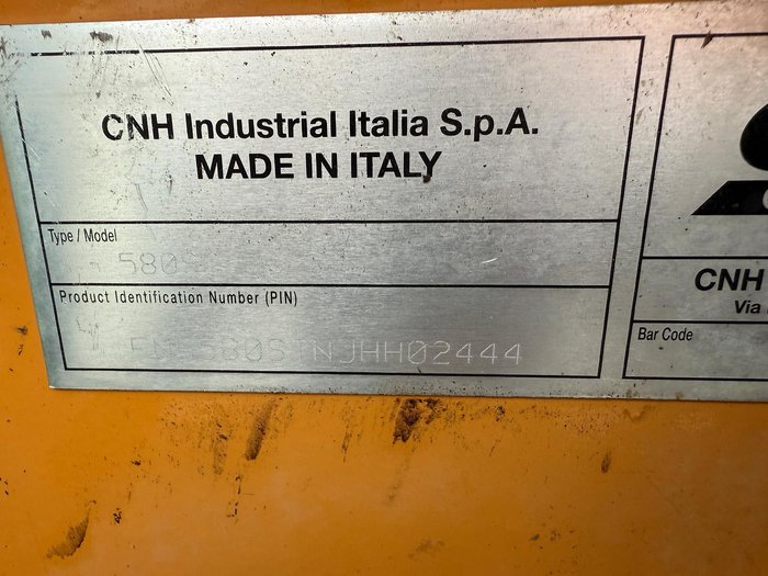 2019 CASE 580St Yellow