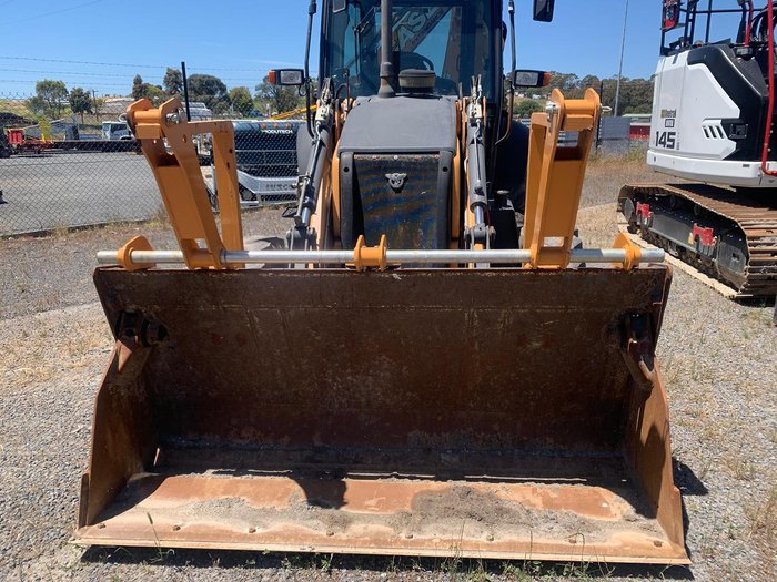 2019 CASE 580St Yellow