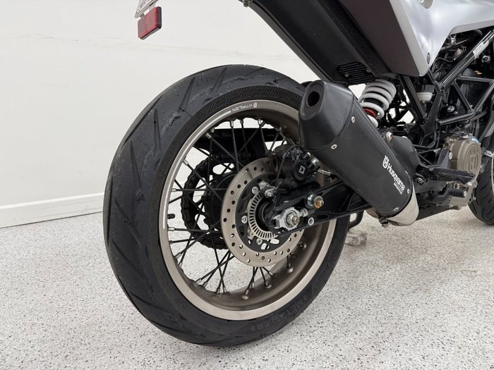 2021 HUSQVARNA VITPILEN 401 grey