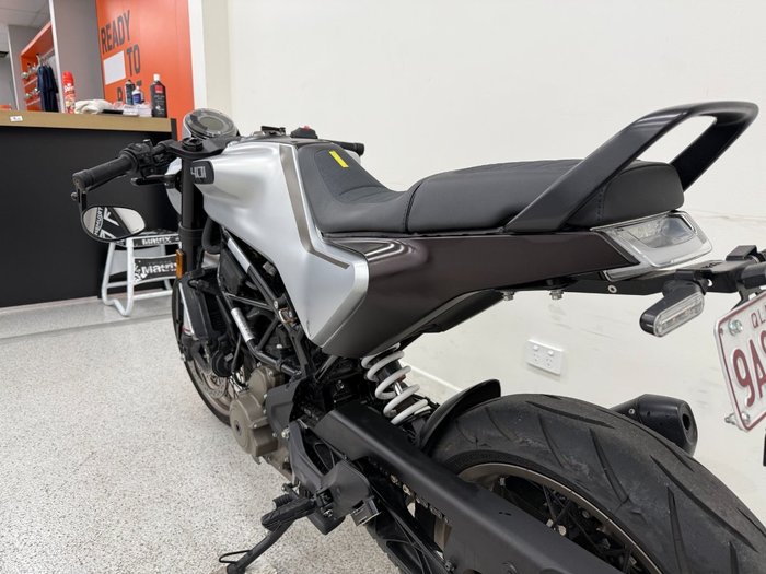 2021 HUSQVARNA VITPILEN 401 grey