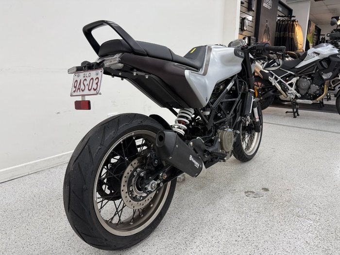 2021 HUSQVARNA VITPILEN 401 grey