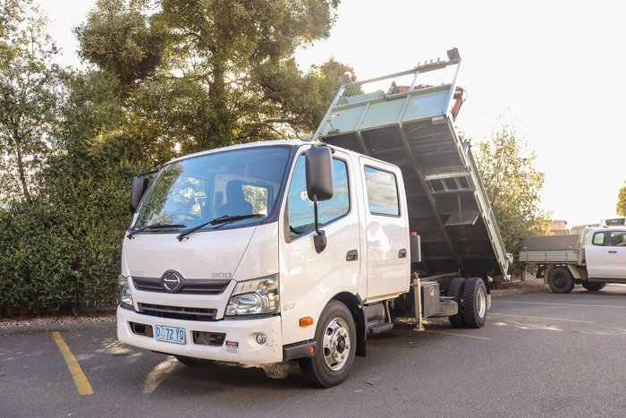 2015 Hino 300 917 Crew Cab Tipper White