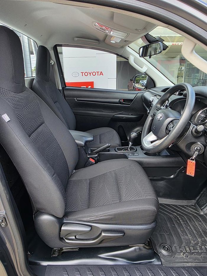 2023 Toyota Hilux SR