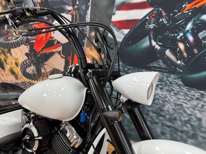 2018 Yamaha XVS650 V-STAR CUSTOM PEARL WHITE