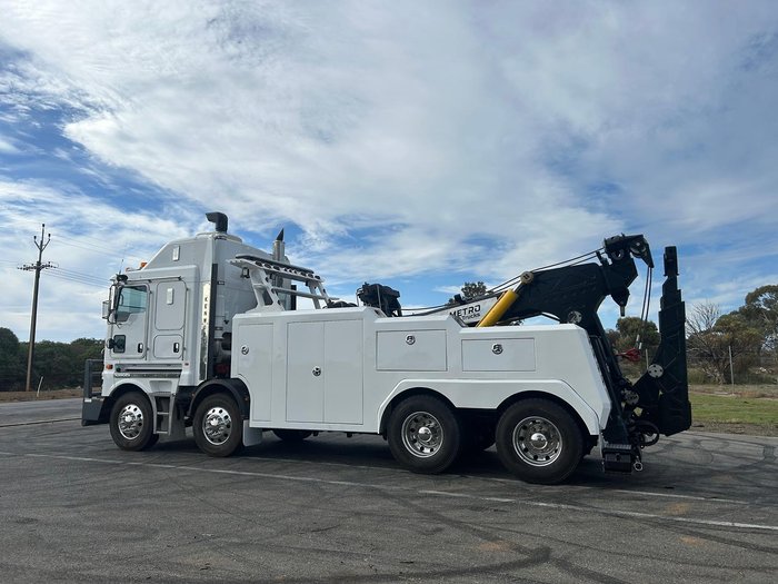 2017 Kenworth K200 Series K200 White