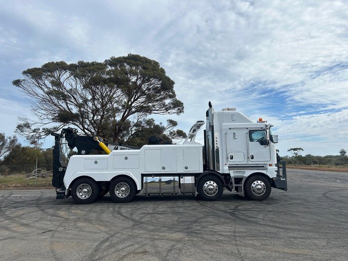 2017 Kenworth K200 Series K200 White
