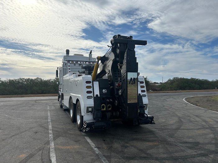 2017 Kenworth K200 Series K200 White