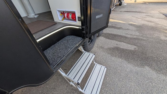 2025 JB Caravans 22'6 Sting Bunk Family