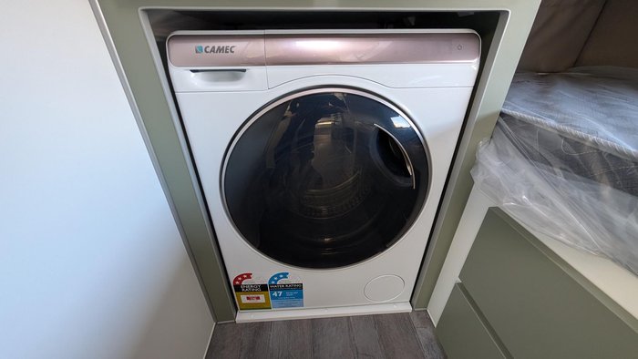 2025 JB Caravans 22'6 Sting Bunk Family