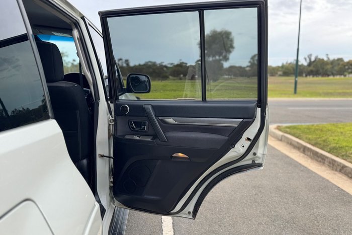 2011 Mitsubishi Pajero Platinum