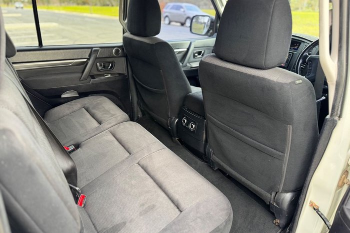 2011 Mitsubishi Pajero Platinum
