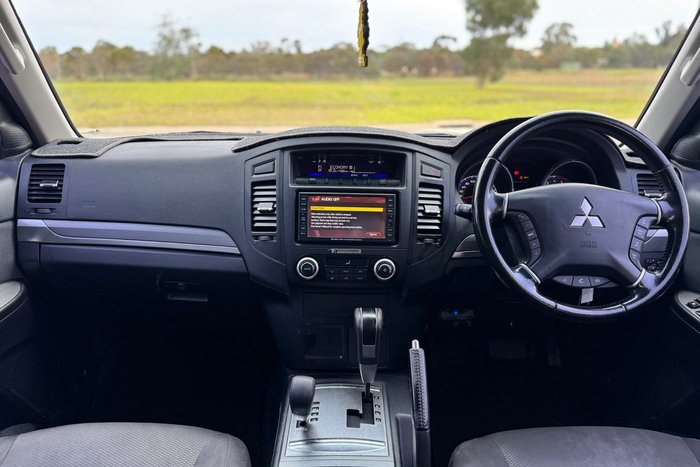 2011 Mitsubishi Pajero Platinum