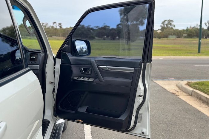 2011 Mitsubishi Pajero Platinum