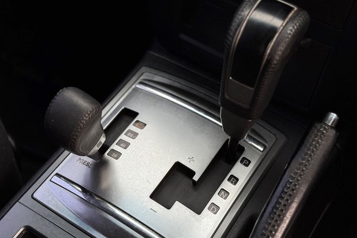 2011 Mitsubishi Pajero Platinum