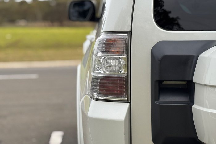 2011 Mitsubishi Pajero Platinum