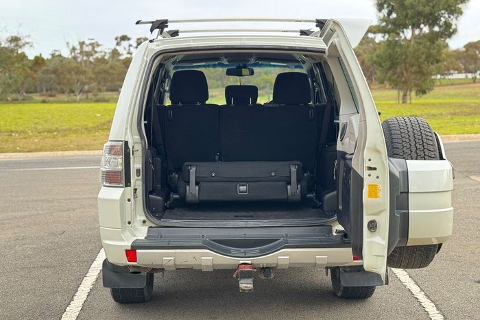 2011 Mitsubishi Pajero Platinum
