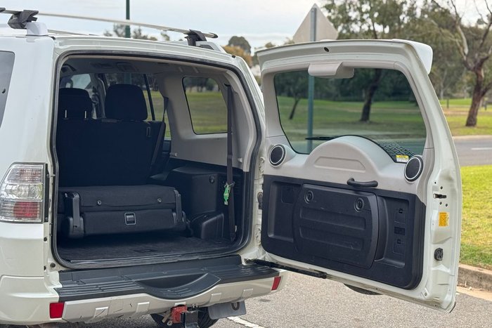 2011 Mitsubishi Pajero Platinum