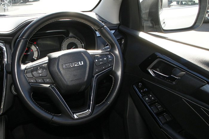 2022 Isuzu MU-X LS-T