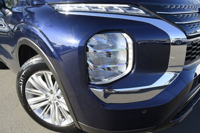 2023 Mitsubishi Outlander ES