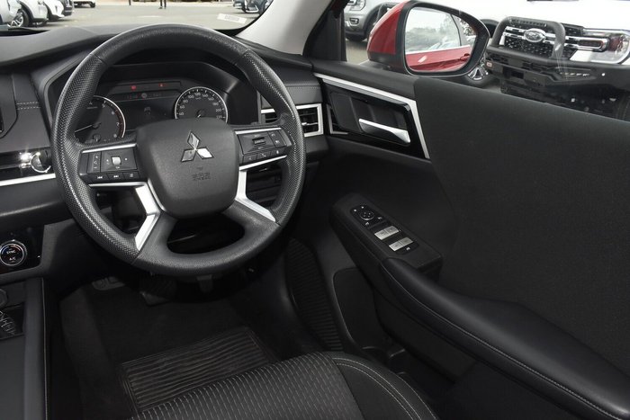 2023 Mitsubishi Outlander ES