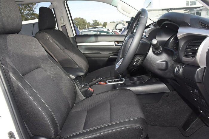 2020 Toyota Hilux SR5