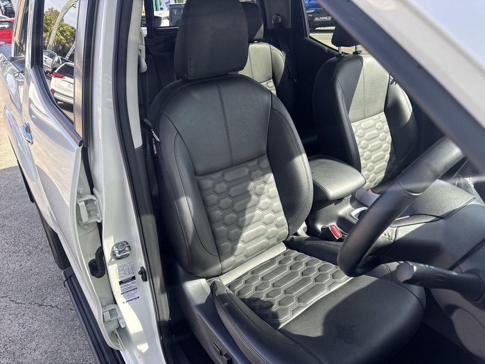 2023 Nissan Navara ST-X