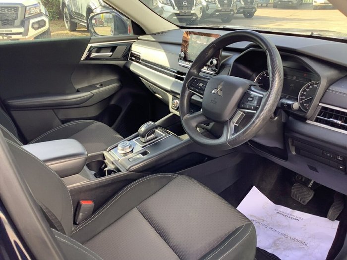 2023 Mitsubishi Outlander ES